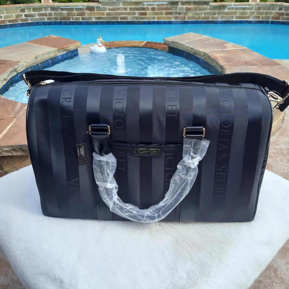 NEW Victoria's Secret Travel Getaway Weekender Duffle Bag in Signature Black
